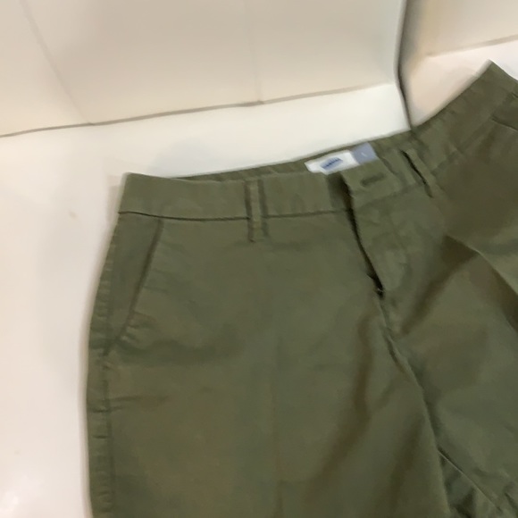 Women’s Old Navy size 2 Shorts in Dark Olive - Picture 3 of 4